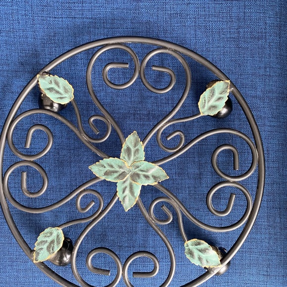 Black metal rolling plant stand. 12 inch diameter - Picture 8 of 8